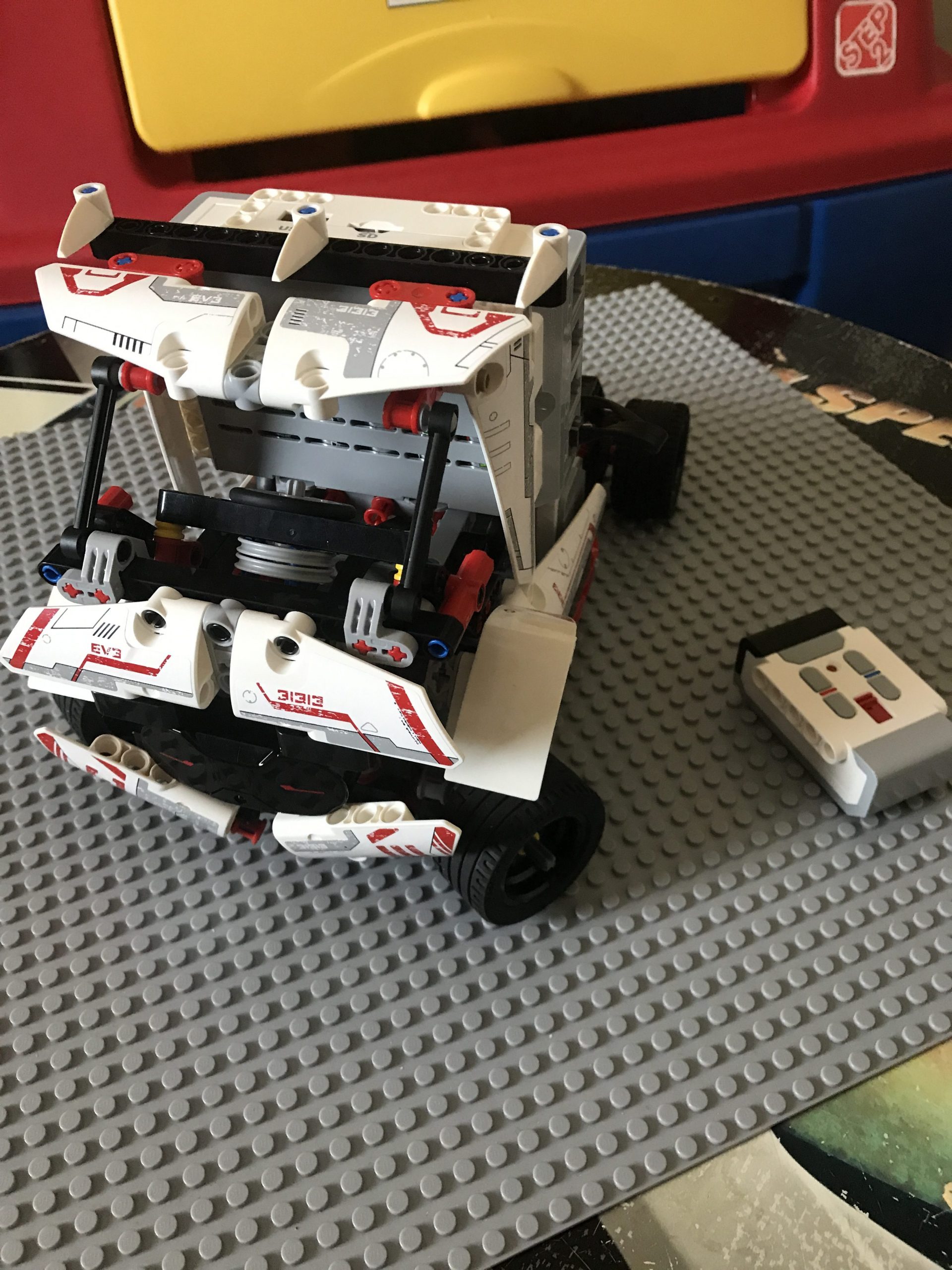 Lego Mindstorms EV3 Race Truck